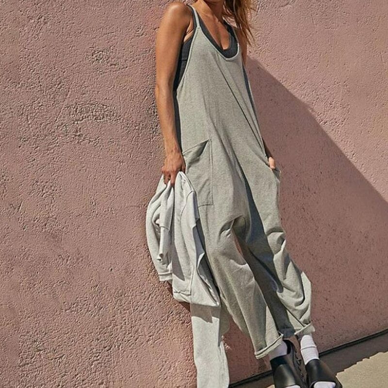 Felizitas - Der perfekte minimalistische Jumpsuit mit Taschen und V-Ausschnitt