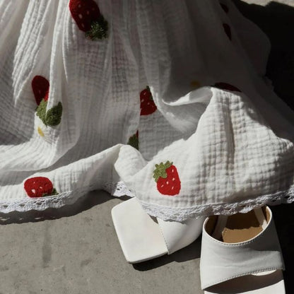 Greta - Süßes Kleid mit Puffärmeln und Blumenstickerei