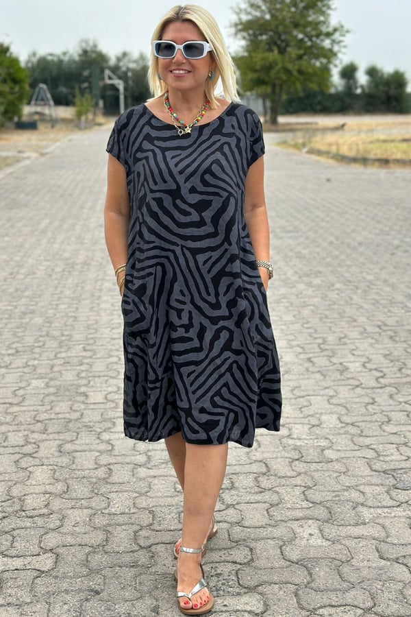 Naila – Rayon-Midikleid mit Zebramuster und Rundhalsausschnitt