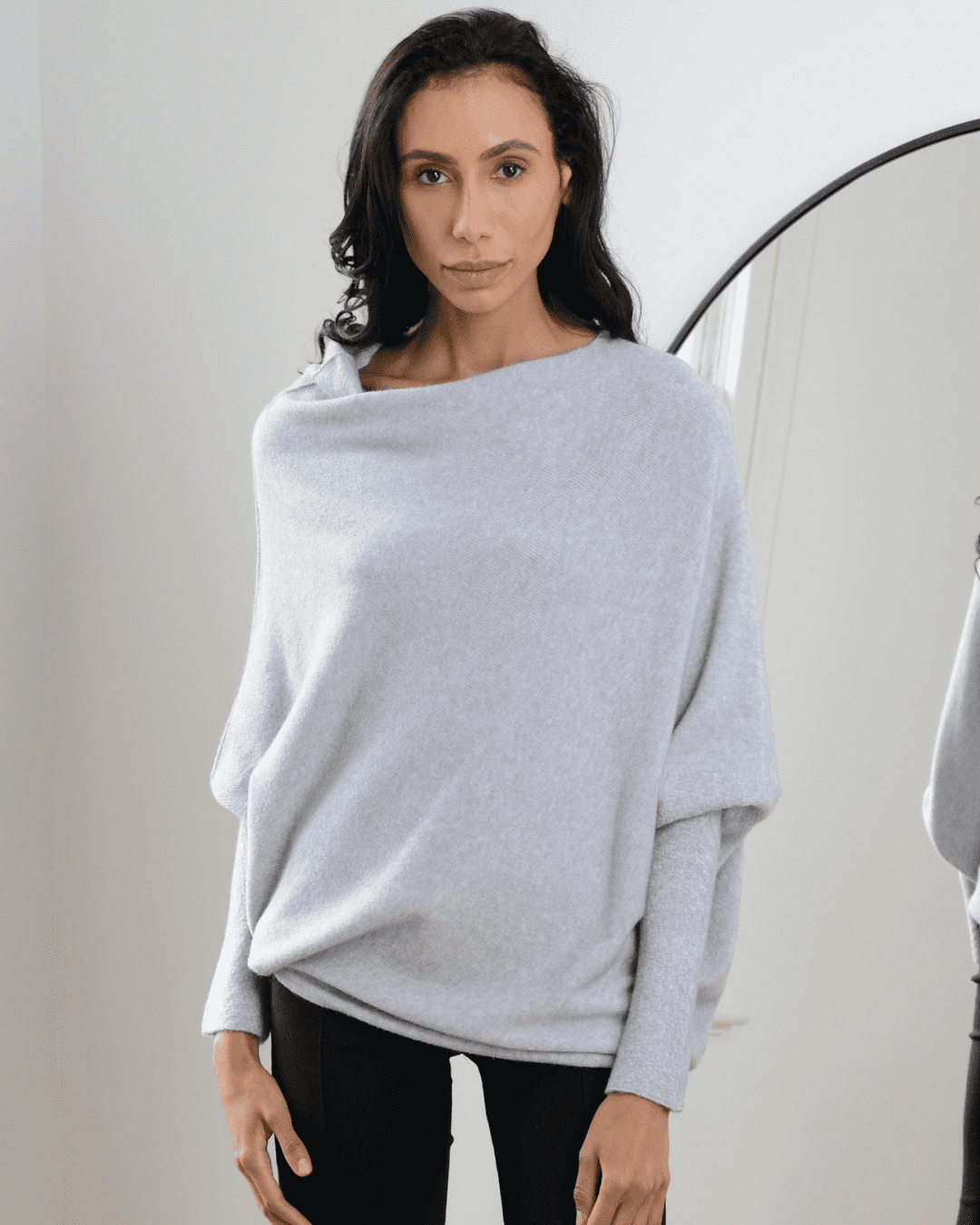 Laia® | Asymmetrisch drapierter, eleganter Rundhalsausschnitt