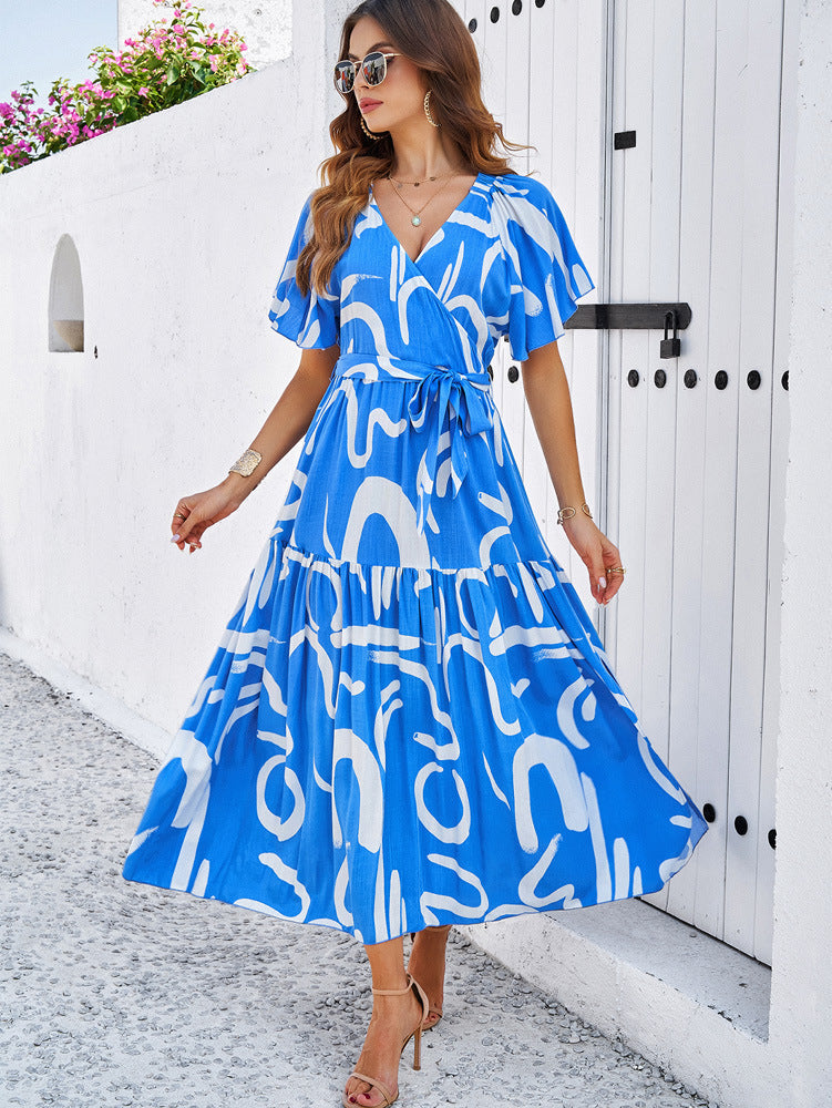 Lucia - Blaues Bohemian-Kleid mit tiefem V-Ausschnitt und ausgestellten kurzen Ärmeln