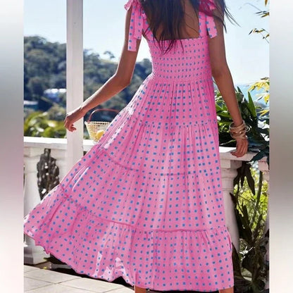 Geometrisch bedrucktes Maxikleid in Rosa mit gerüschtem Saum